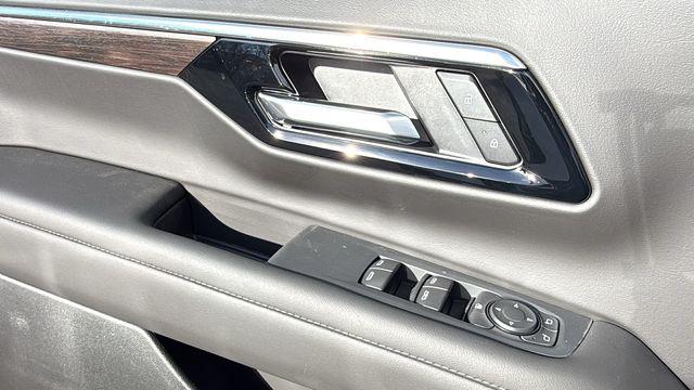 2026 Chevrolet Suburban LS, 4WD