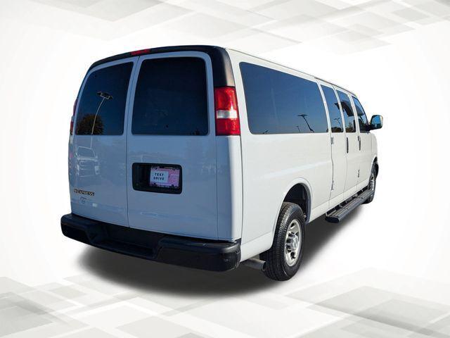 2022 Chevrolet Express Passenger RWD 3500 Extended Wheelbase LS
