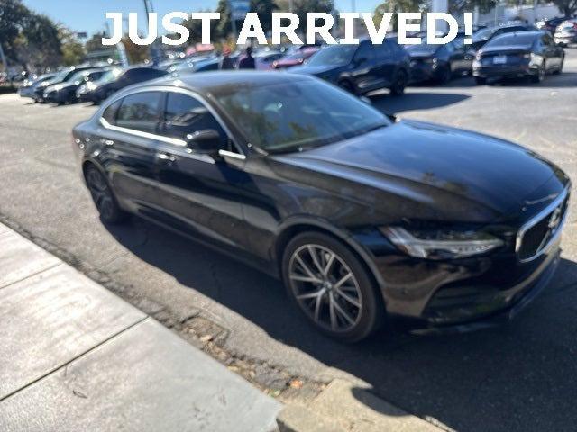 2018 Volvo S90 T6 Momentum 2018 Volvo S90 T6 Momentum