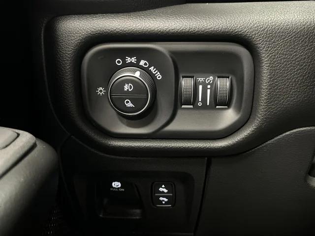 2025 Ram 1500 Lone Star Crew Cab 4x4 5'7" Box