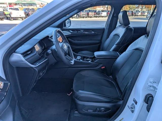 2023 Jeep Grand Cherokee Altitude 4x4 2023 Jeep Grand Cherokee Altitude 4x4