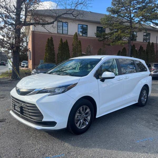 2024 Toyota Sienna LE for sale in Toms River, NJ