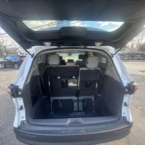 2024 Toyota Sienna LE