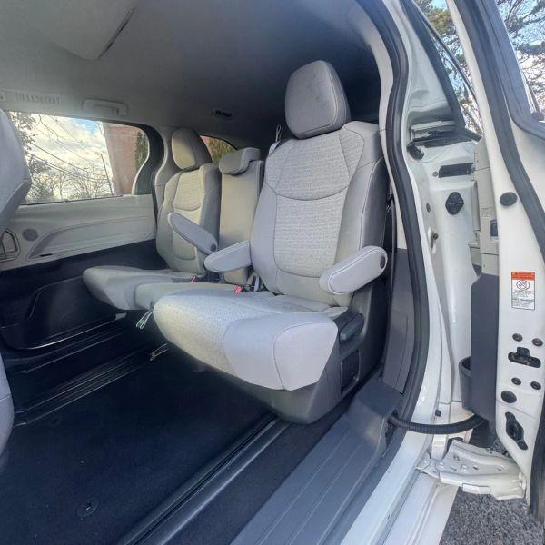 2024 Toyota Sienna LE