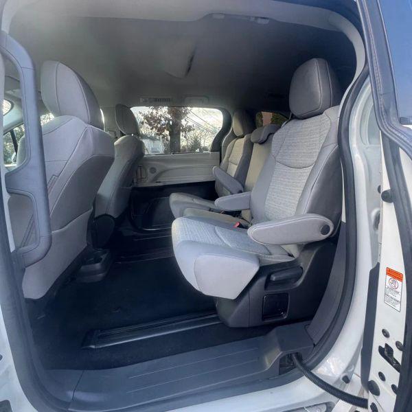 2024 Toyota Sienna LE