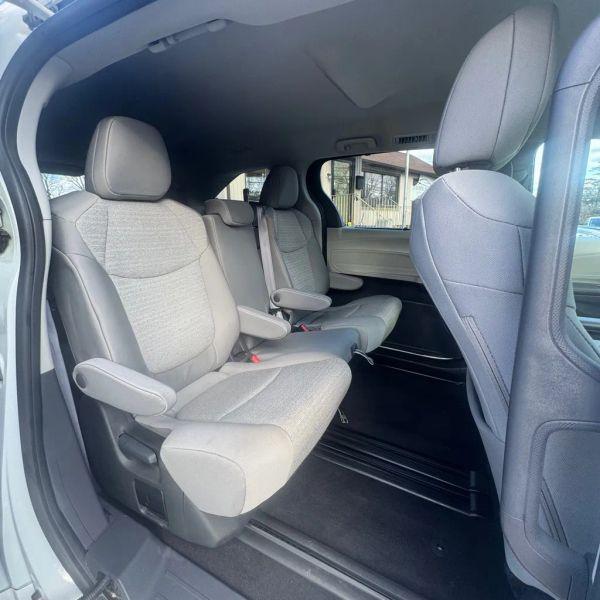 2024 Toyota Sienna LE