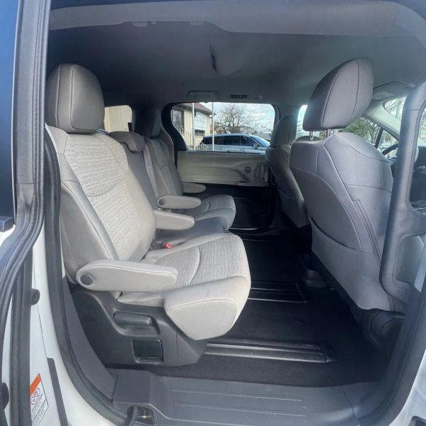 2024 Toyota Sienna LE