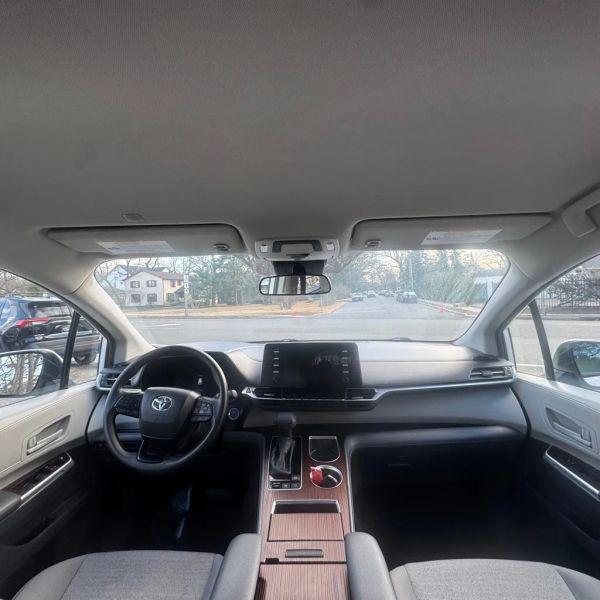 2024 Toyota Sienna LE