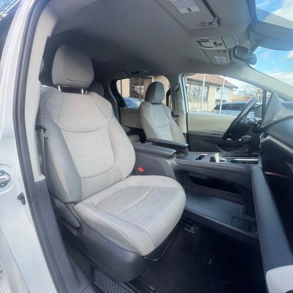 2024 Toyota Sienna LE