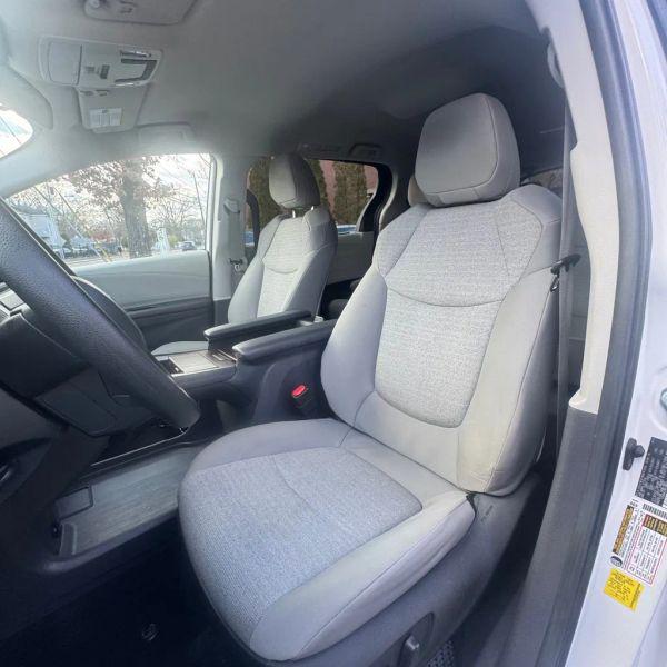 2024 Toyota Sienna LE