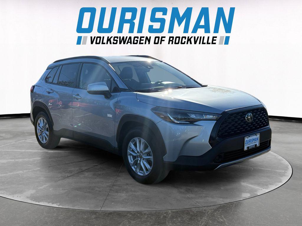 2022 Toyota Corolla Cross LE's photo