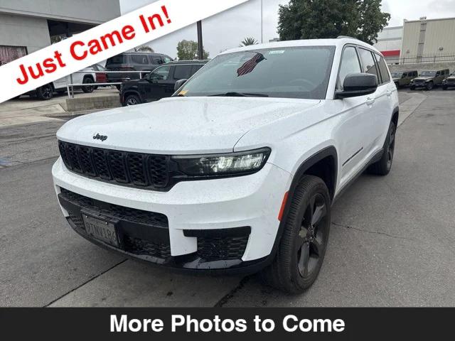 2022 Jeep Grand Cherokee L Altitude 4x4 2022 Jeep Grand Cherokee L Altitude 4x4