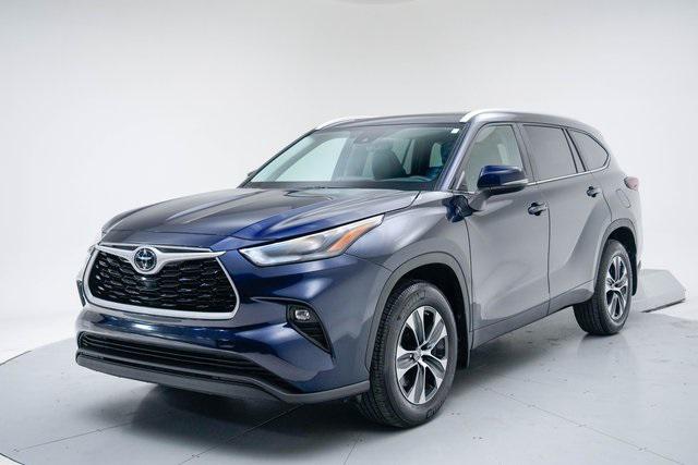 2024 Toyota Highlander XLE's photo