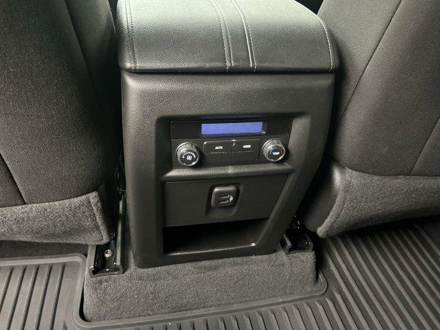 2023 Chevrolet Traverse AWD LT Cloth