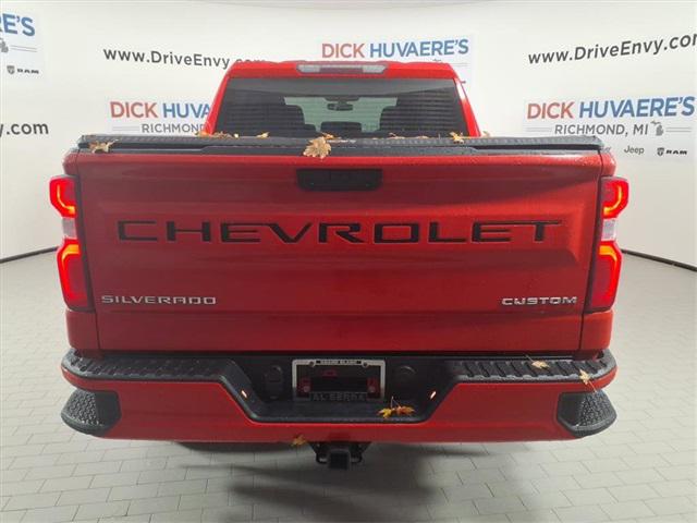 2021 Chevrolet Silverado 1500 4WD Crew Cab Short Bed Custom