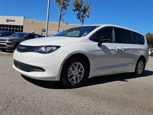 2025 Chrysler Voyager LX