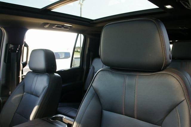 2022 Chevrolet Suburban 4WD RST