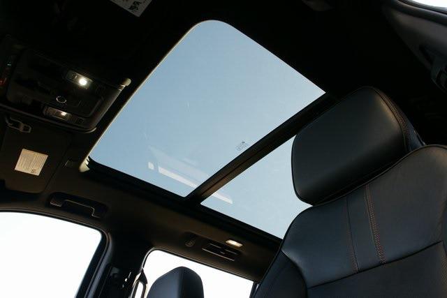 2022 Chevrolet Suburban 4WD RST