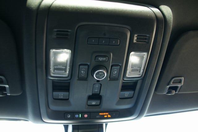 2022 Chevrolet Suburban 4WD RST