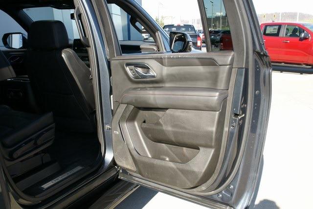 2022 Chevrolet Suburban 4WD RST