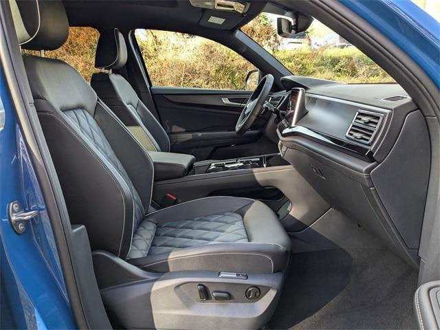 2025 Volkswagen Atlas Cross Sport 2.0T SEL Premium R-Line