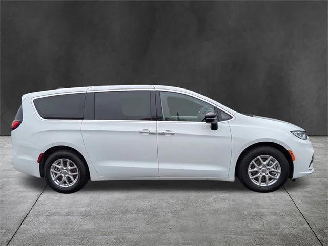 2024 Chrysler Pacifica Touring L 2024 Chrysler Pacifica Touring L