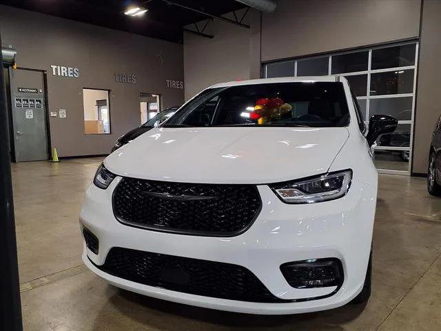 2024 Chrysler Pacifica Hybrid S Appearance Pkg