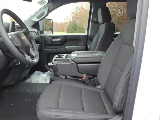 2026 Chevrolet Silverado 3500HD Crew Cab, Long Bed, WT Dual Rear Wheel, RWD