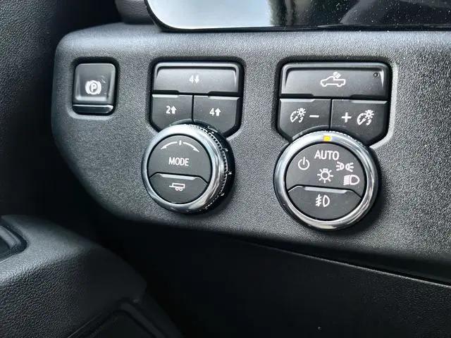 2026 GMC Sierra 2500HD Crew Cab, Standard Bed, SLE, 4WD