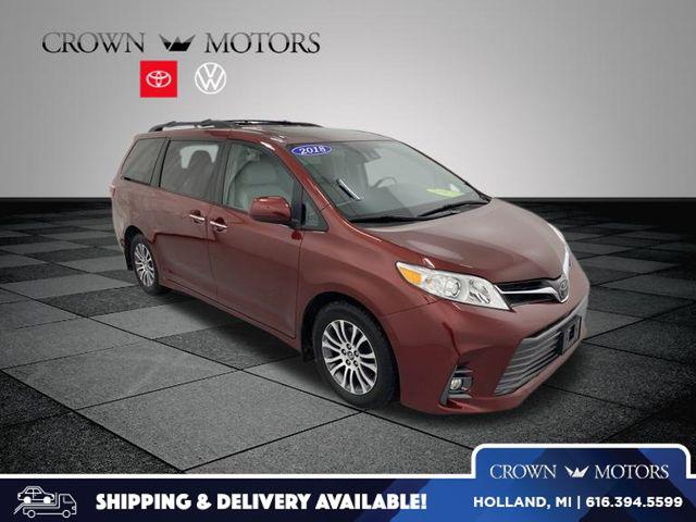 2018 Toyota Sienna XLE's photo