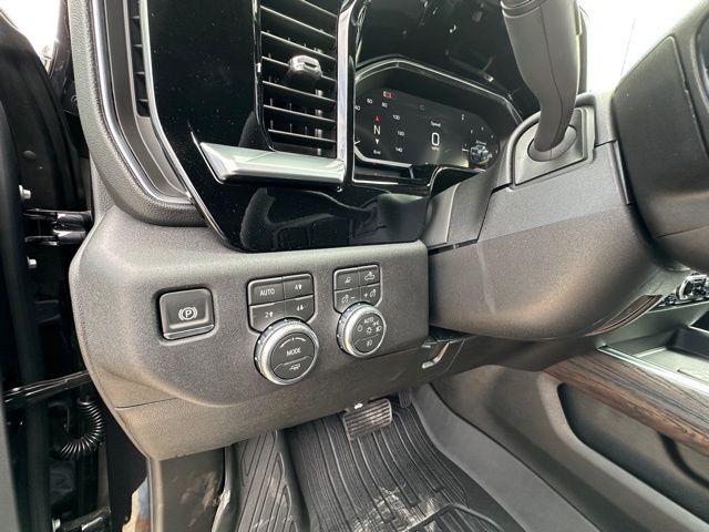 2026 GMC Sierra 2500HD Crew Cab, Standard Bed, SLT, 4WD