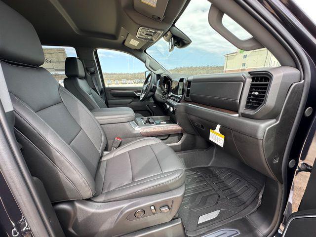 2026 GMC Sierra 2500HD Crew Cab, Standard Bed, SLT, 4WD