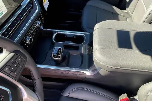 2026 GMC Sierra 1500 Crew Cab, Short Bed, SLT, 4WD