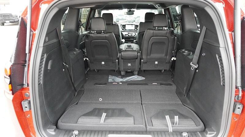 2026 Chrysler Pacifica Select