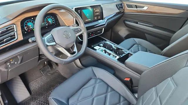 2026 Volkswagen Atlas SE with Technology