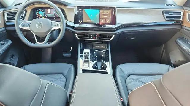 2026 Volkswagen Atlas SE with Technology