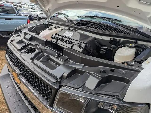 2025 Chevrolet Express Cutaway Work Van
