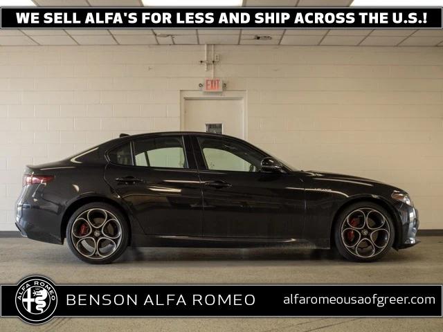2022 Alfa Romeo Giulia Veloce AWD 2022 Alfa Romeo Giulia Veloce AWD