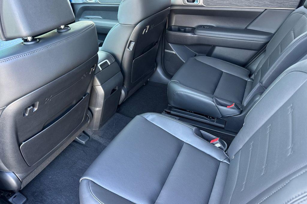 2026 Hyundai Santa Fe Limited - Photo 12