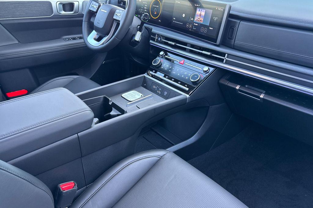 2026 Hyundai Santa Fe Limited - Photo 18