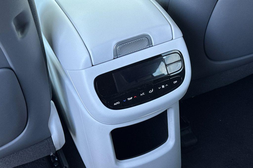 2026 Hyundai IONIQ 9 S - Photo 13