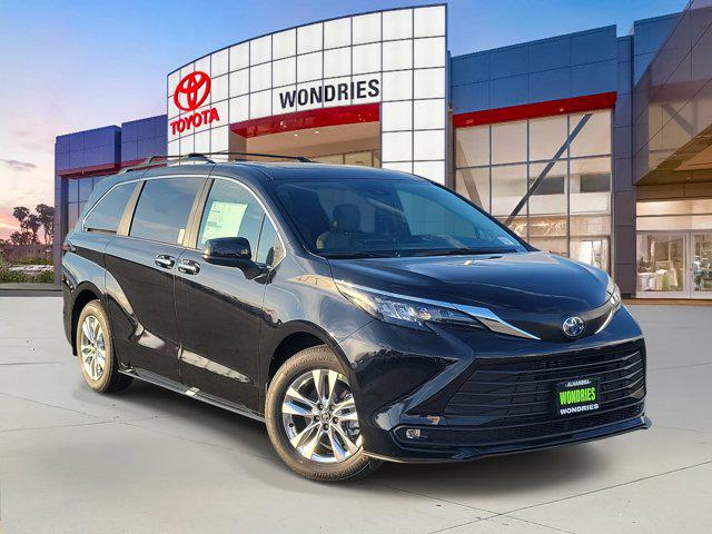2025 Toyota Sienna XLE's photo