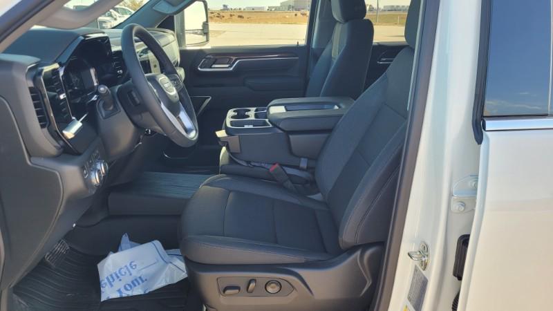 2026 GMC Sierra 2500HD Crew Cab, Standard Bed, SLE, 4WD
