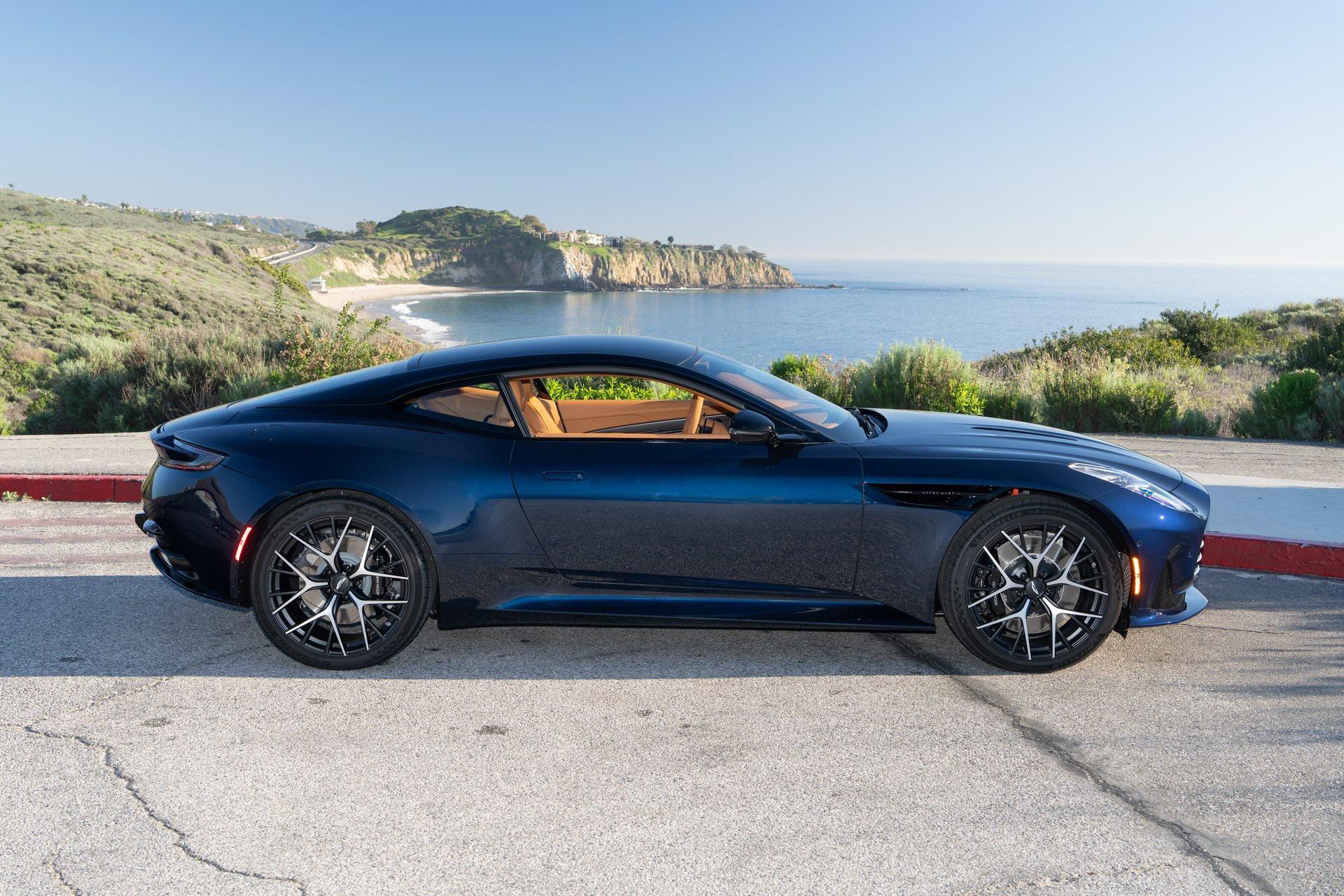 Aston Martin 2026 DB12 