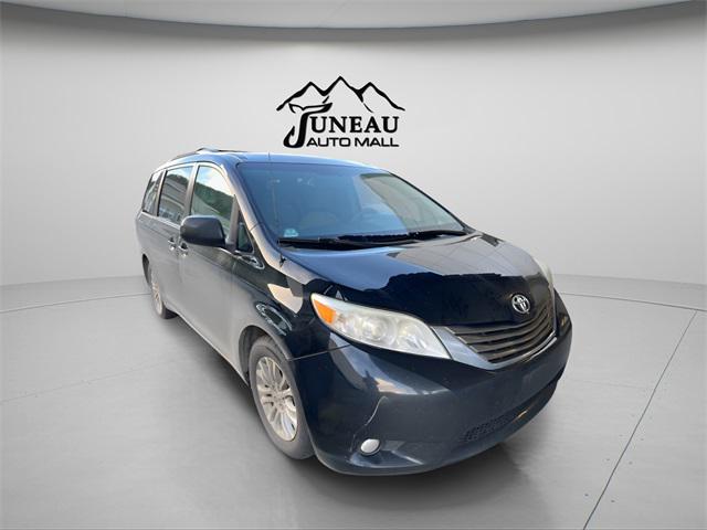 2013 Toyota Sienna XLE V6 8 Passenger