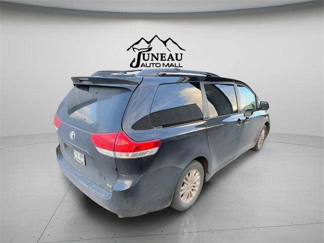 2013 Toyota Sienna XLE V6 8 Passenger
