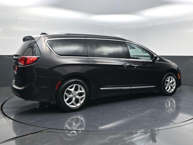 2017 Chrysler Pacifica Touring-L Plus 2017 Chrysler Pacifica Touring-L Plus