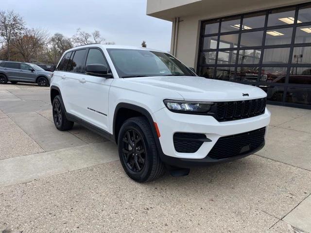 2024 Jeep Grand Cherokee Altitude 4x4 2024 Jeep Grand Cherokee Altitude 4x4