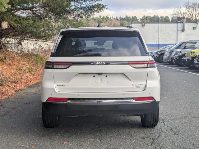 2023 Jeep Grand Cherokee Laredo 4x4