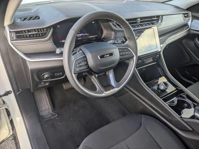 2023 Jeep Grand Cherokee Laredo 4x4